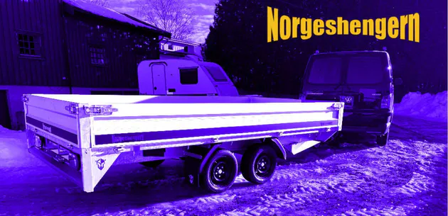 bil med Norgeshengern tilhenger